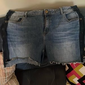 Two tone destructed Jean shorts